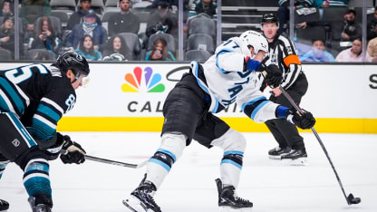 JJ Peterka trifft doppelt und kritisiert