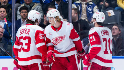 Edvinsson buries a pass to tie it