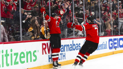 In Spanish: Cotter banks OT winner on a breakaway