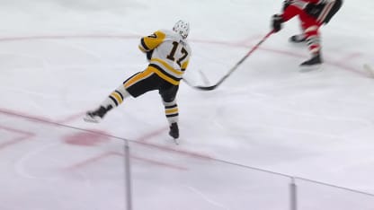 PIT@CHI: Rust scores goal against Spencer Knight