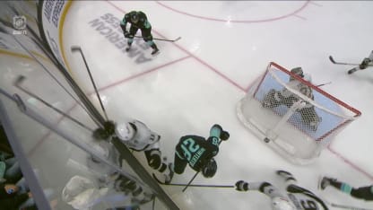 Kakko rejoint Gaudreau en 3e période