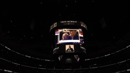 Blackhawks honor Troy Murray in a moment of silence
