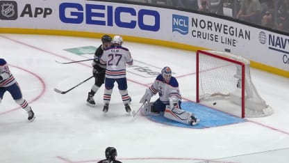 Kuzmenko redirige le tir de Kopitar