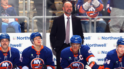 Kouč DeBoer začal u Islanders výhrou