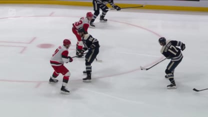 CAR@CBJ: Fantilli scores goal against Brandon Bussi