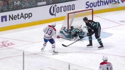 MTL@SJS: Askarov with a great save against Cole Caufield