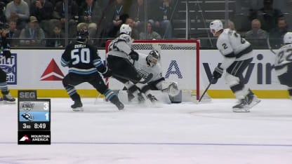 Kuemper résiste devant Durzi avec la jambière