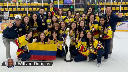 Colombian-Womens-team-photo-with-badge