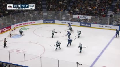 Karlsson saute sur un retour