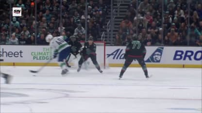 VAN@SEA: Pettersson scores goal against Joey Daccord
