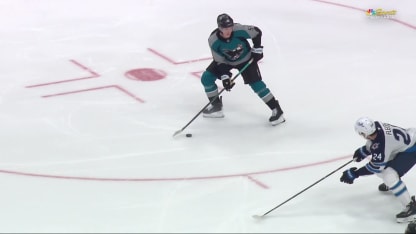 WPG@SJS: Smith scores goal against Connor Hellebuyck