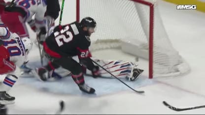 Amadio crée l'égalité tard en 3e période