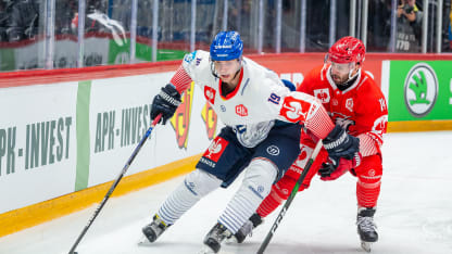 Lean Bergmann #19 of Adler Mannheim vies with Jason Fuchs #14 of Lausanne HC during the Champions League group C game between Lausanne HC and Adler Mannheim at Vaudoise Arena on October 6, 2021 in Lausanne, Switzerland. (Photo by RvS.Media/Monika Majer/Getty Images)