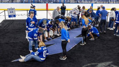 fans in blue inline