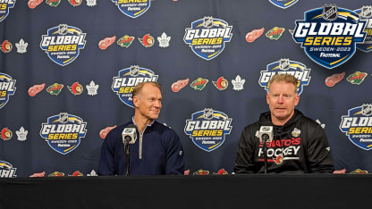 Daniel Alfredsson gör sig hemmastadd på ledarsidan hos Ottawa Senators under Global Series