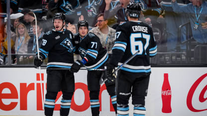 JJ Peterka ragt gegen den Ex-Klub heraus