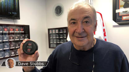Lapointe_holds_puck_Stubbs-badge