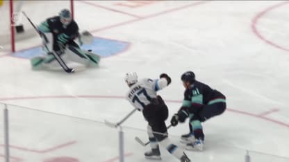 Peterka bat Daccord dans la lucarne