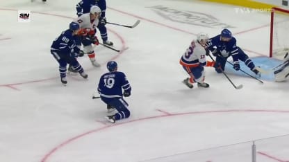 Un retour pour Barzal