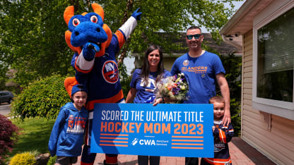 Sparky Surprises Hockey Moms Ahead of Mother's Day