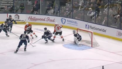 Cates ouvre la marque