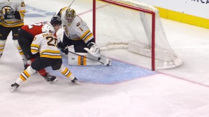 BOS@PHI: Swayman with a great save against Christian Dvorak