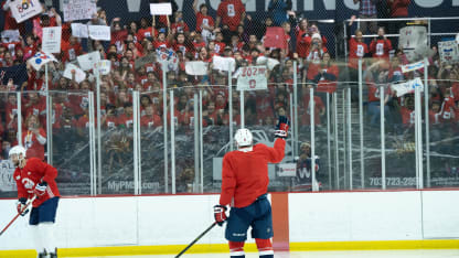 Ovechkin-waves-to-fans