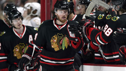 Martin Havlat #24 of the Chicago Blackhawks celebrates with the team after scoring the last goal of the night against the Nashville Predators on January 11, 2009 at the United Center in Chicago, Illinois. (Photo by Bill Smith/NHLI via Getty Images)