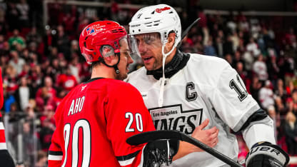 Hurricanes, Kings fortsätter att plocka poäng