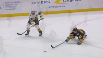 VGK@PIT: Hanifin marca un gol contra Tristan Jarry