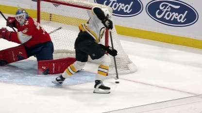 Minten saute sur une rondelle libre