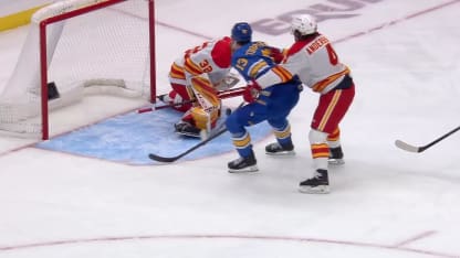 CGY@STL: Walker scores on the rebound