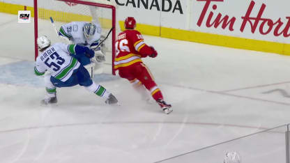 VAN@CGY: Frost scores goal against Kevin Lankinen