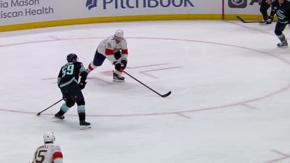 Winterton pousse un disque libre derrière Tarasov