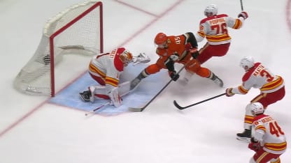 Sennecke powers to the net to bury own rebound