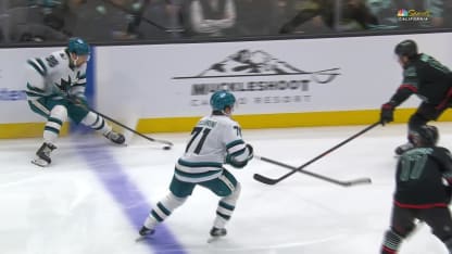 SJS@SEA: Smith scores goal against Joey Daccord