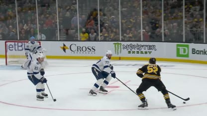 Lindholm complète la passe de Peeke
