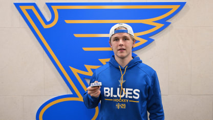 NYR@STL: Berggren scores first goal as a Blue