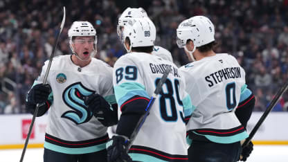 Dunn starts off Kraken