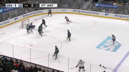 Monahan coupe le déficit en moitié