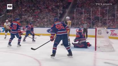 Rakell profite de l'écran devant le filet