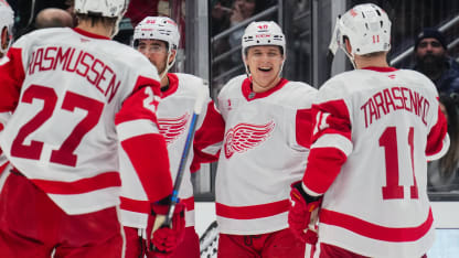Elmer Söderblom Jonatan Berggren tillför energi offensiv för Red Wings