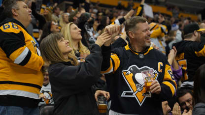 20200214_vsMTL_166 fans cheering Sidekick