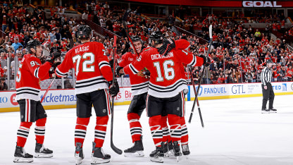 Dickinson tips one to continue big 2nd for Blackhawks