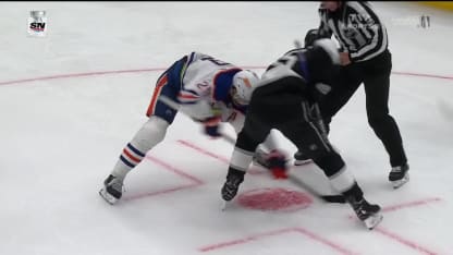 Perry réduit l'écart sur une passe de McDavid