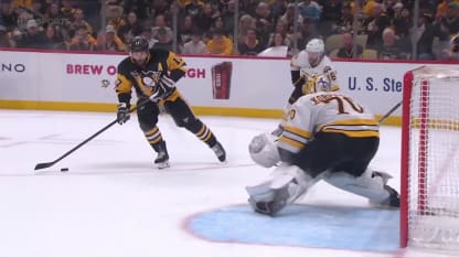 BOS@PIT: Korpisalo with a great save against Morgan Geekie