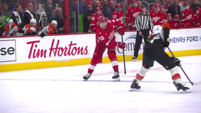 PHI@DET: Larkin scores goal against Samuel Ersson