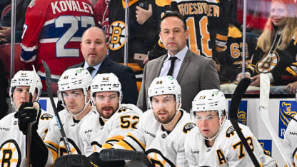 Marco Sturm erklaert Herausforderung des Spielplans