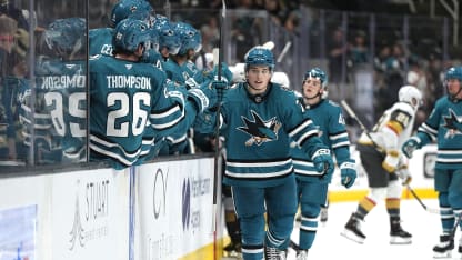 Macklin Celebrini nätade i Sharks-debuten