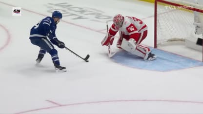 Gibson stoppe le tir de pénalité de Laughton